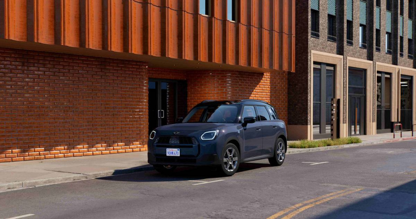 全新世代MINI Countryman E正式進駐全台展示中心，憑藉前衛設計、創新科技與純電駕馭樂趣，引領MINI邁向電動未來（圖／汎德股份有限公司提供）。