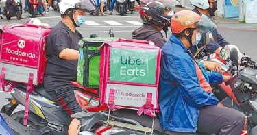 近年來外送平台當道，但有議員發現，北市登記入案的餐飲業者多達2萬4540家，但衛生局只列管55家雲端廚房，比例不到1％，且只規定1年至少稽查1次，更有高達6成稽查不合格的家次沒有在食藥妝地圖iMap完整揭露，恐成食安破口。（圖／報系資料照）