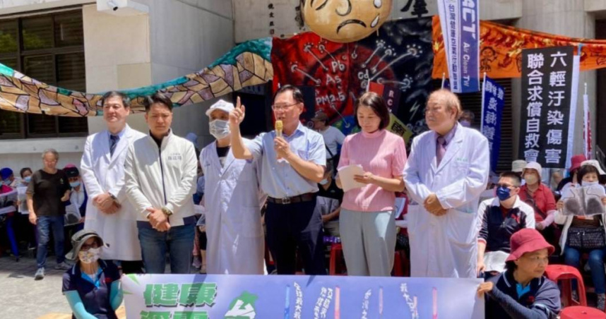 立院院會今天將對決中火提案、地方補助款提案，因民進黨團已經表態反對，預料將再度引發朝野立委對峙。圖為張啟楷（右三）王鴻薇（右二）回應環團中火降煤的呼籲（圖／翻攝張啟楷臉書）