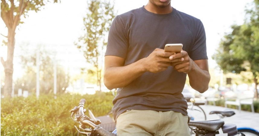 原PO表示，老公沉迷手遊不顧小孩。（示意圖／Pexels）