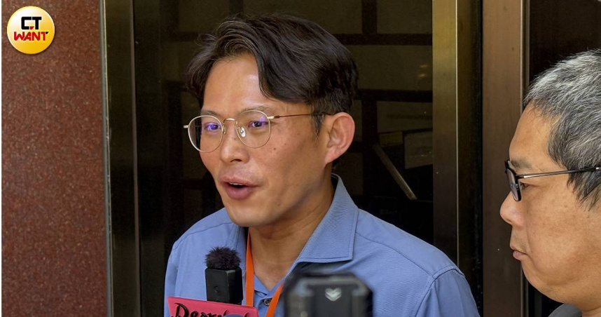 民眾黨主席黃國昌聽聞噩耗感到相當難過，痛批檢察官害死一條人命。（圖/沈建邦攝）