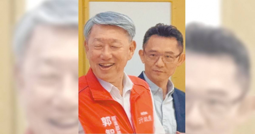 經濟部長郭智輝（左）4日到高雄與傳產業者座談，強調繼續談判一定會有條件。（圖／中國時報柯宗緯攝）