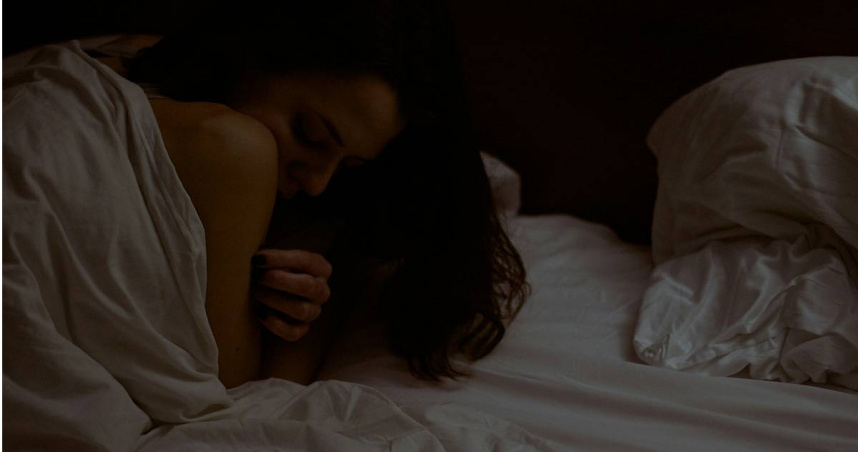 南韓研究指出，女性女性若睡眠時間超過8小時又不規律，死亡風險會比睡眠時間介於7至8小時提高78％。（示意圖／Unsplash）