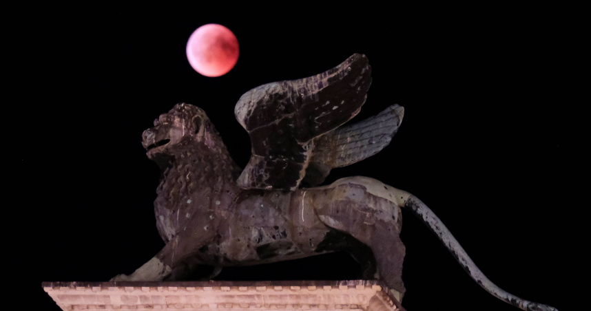 威尼斯當地知名地標聖馬可飛獅。（圖／達志／路透社）