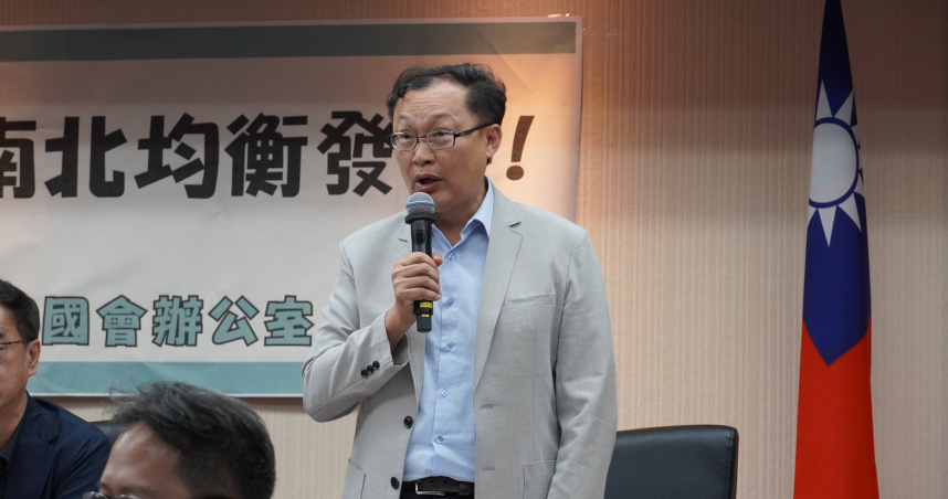 立委徐富癸19日指出，藍、白兩黨應該勇敢承認錯誤，盡快提出新的修法版本。（圖／徐富癸辦公室提供）