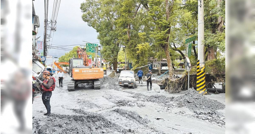 花蓮縣馬太鞍溪堰塞湖溢流釀災，經國軍清查光復鄉佛祖街因地勢低窪成為重災區，有89戶已不具居住條件。（圖／ 中國時報吳佩蓉攝）