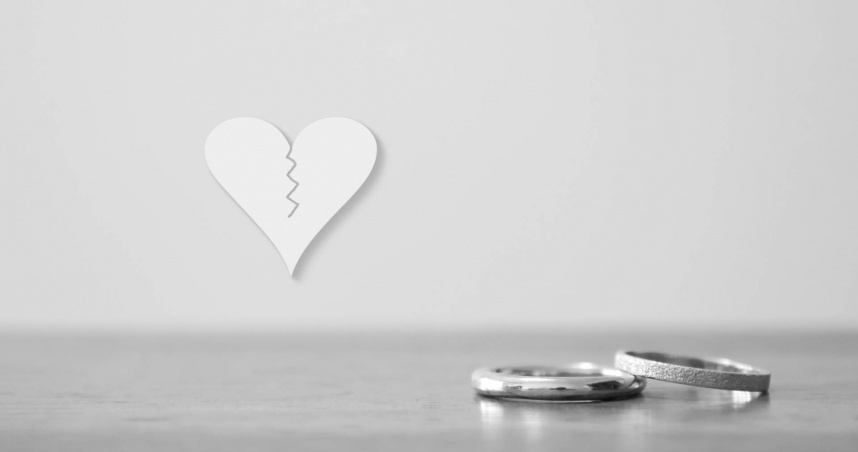 一名人妻訴苦道，她鼓勵軍人老公去受訓升士官，對方卻和女兵搞外遇。（示意圖／翻攝自photoAC）