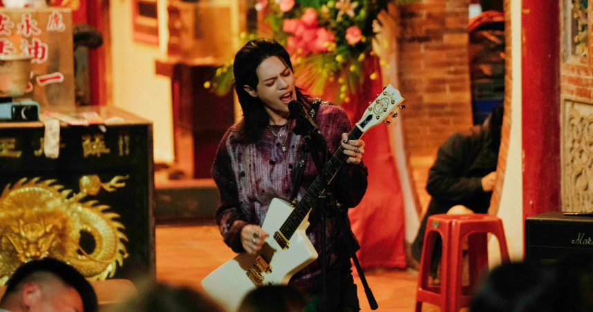 TRASH吉他手林頤原推出首張全台語創作專輯《鼓仔燈》。（圖／華納音樂提供）