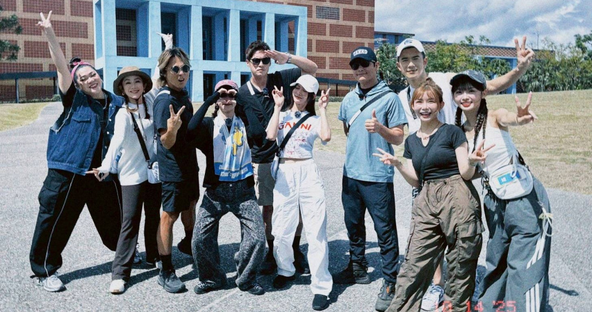 Amanda（左起）、王宇婕、王仁甫、峮峮、許孟哲、蔡黃汝、孫協志、紀言愷、阿樂、維尼錄影前被要求繳錢。（圖／中視提供)