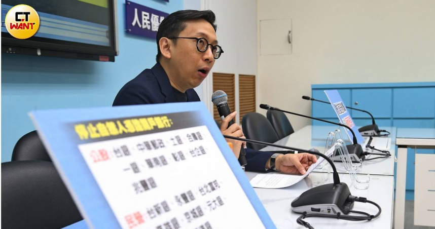 國民黨立委葛如鈞在立院質疑教育部要求學生赴陸交流填寫「自我檢核表」無法源依據，批評此舉形同「綠色恐怖」。（圖／黃鵬杰攝）