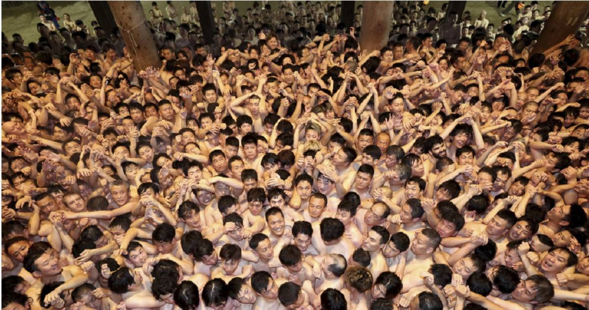 擁有400多年歷史的日本3大奇祭之一「西大寺會陽」（又稱西大寺裸祭）。（圖／達志／美聯社）