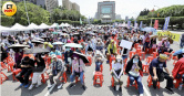 台灣缺工嚴重導致移工人數與日俱增，2026年突破86萬人，但雇主們不滿勞動部法令偏心，在5月2日走上凱道抗議。（圖／方萬民攝）