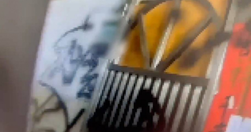 不滿樓上漏水！北市大樓門口遭噴漆、門鎖被點三秒膠　警逮樓下房東到案