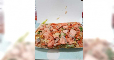 萬華這炒飯「魚肉鋪滿便當」才賣80元 網求地址:根本飯炒鮭魚吧!