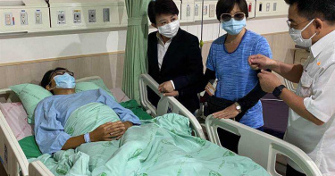 台中員警執勤遭砍 市長盧秀燕赴醫院探訪慰問