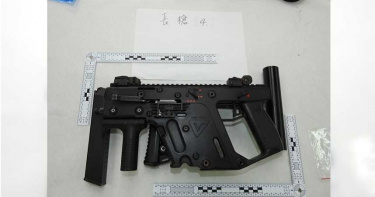 警搗基隆暴力討債集團 起出「惡靈古堡」掃射喪屍步槍