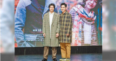 鳳小岳扭打張書豪被脫褲 大聲公告白心儀女生好浪漫