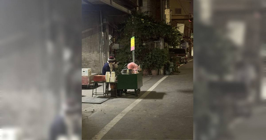 鹹粥嬤連日來天還沒亮就頂著寒風出門擺攤，讓人十分不捨。（圖／翻攝自賴清美臉書）