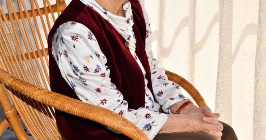 媳婦分享，婆婆失智2年來，都是老公幫忙照顧。（示意圖／Photo-AC）