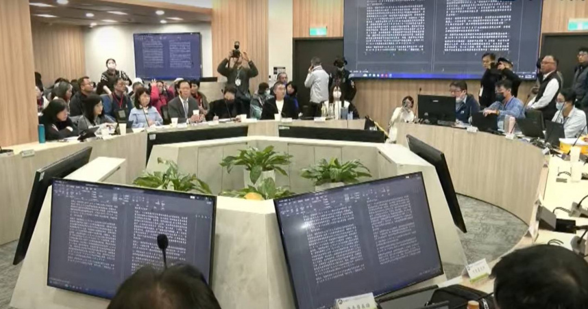 協和廠址遭爆土壤汙染，民眾黨立委張啟楷、陳昭姿呼籲環境部，查證後再開環評大會。  （圖／中天新聞）