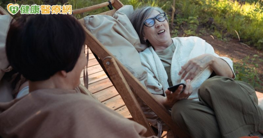 開心阿嬤喉嚨結節難說話　「1溫和治療」重拾溝通樂