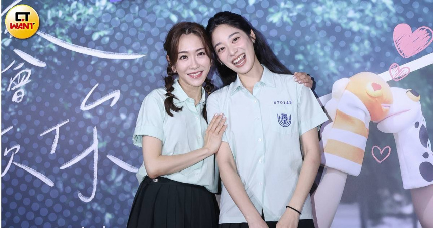 楊千霈（左）在《有病才會喜歡你》搭檔江齊演出母女檔。（圖／焦正德攝）