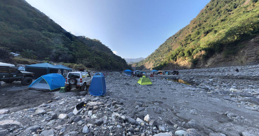 有15名遊客前往桃源七坑溫泉遊玩，卻因聯外道路遭土石流阻斷受困。圖非當事人。（圖／擷取自Google Maps）