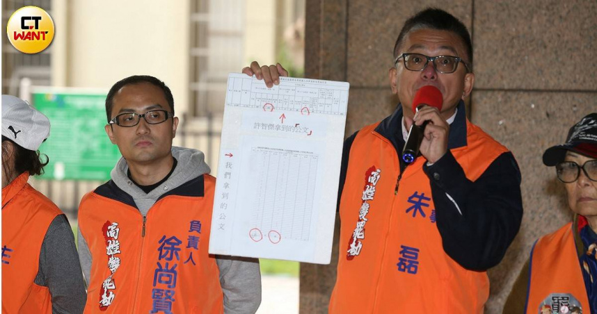 罷免民進黨立委許智傑、黃捷領銜人住處遭到搜索。（圖／趙世勳攝）