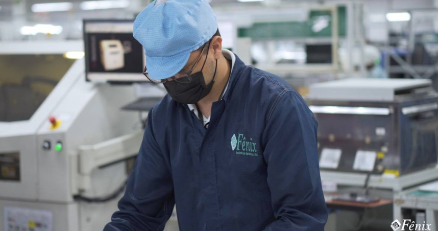 鴻海配合調整蘋果iPhone供應鏈布局，已開始出貨iPhone 16e。（圖／摘自Fênix官網）