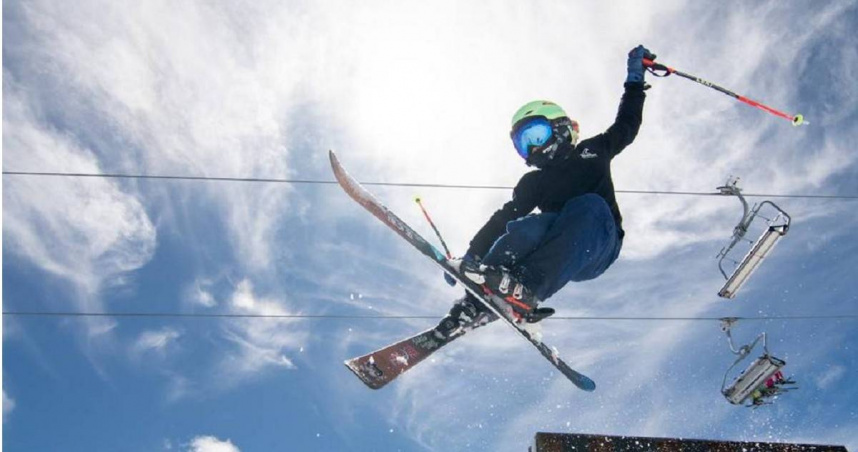 屏東男孩吳以樂多次參加紐西蘭全國性滑雪比賽，獲得許多獎牌。（吳宗孟提供／羅琦文屏東傳真）