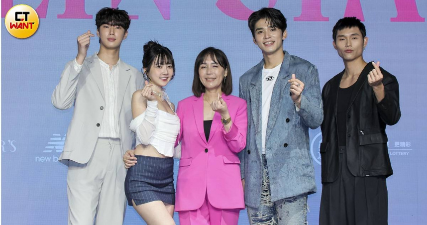 伊林娛樂副董事長陳婉若率領眾星出席報名記者會。（圖／楊澍攝）