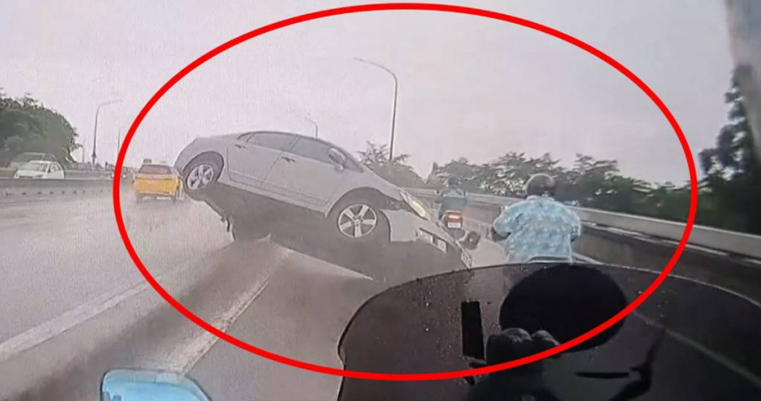 高雄自小客暴衝機車道。（圖／翻攝畫面）