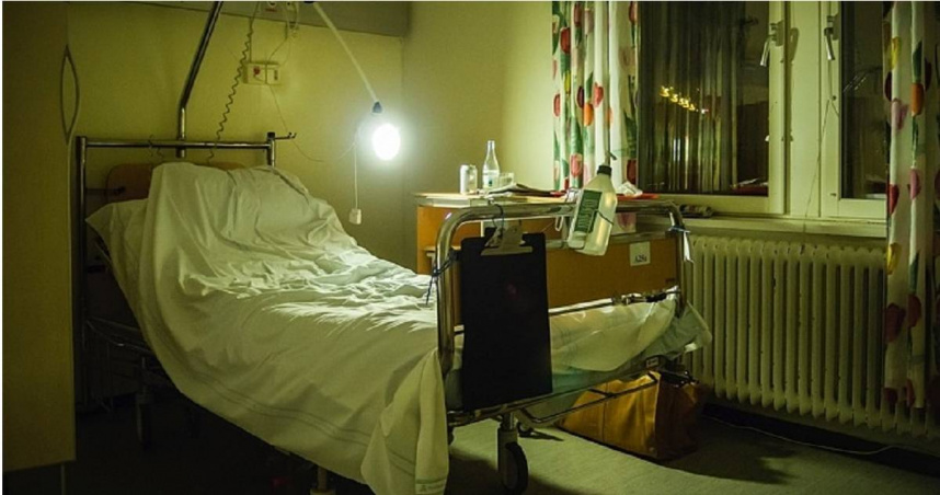 一名罹患大腸癌末期的8旬老翁，因自知自己時日無多，在最後時刻向醫師提出「3個請求」，最終在睡夢中平靜離世。（示意圖／擷取自TPG達志影像）