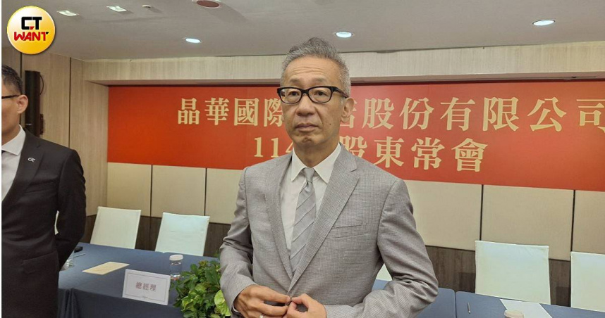 飯店龍頭晶華董座潘思亮向來關心缺工議題，股東會後再次呼籲政府擴大開放移工，協助產業脫離「缺工、品質下降」的惡性循環。（圖／林榮芳攝）