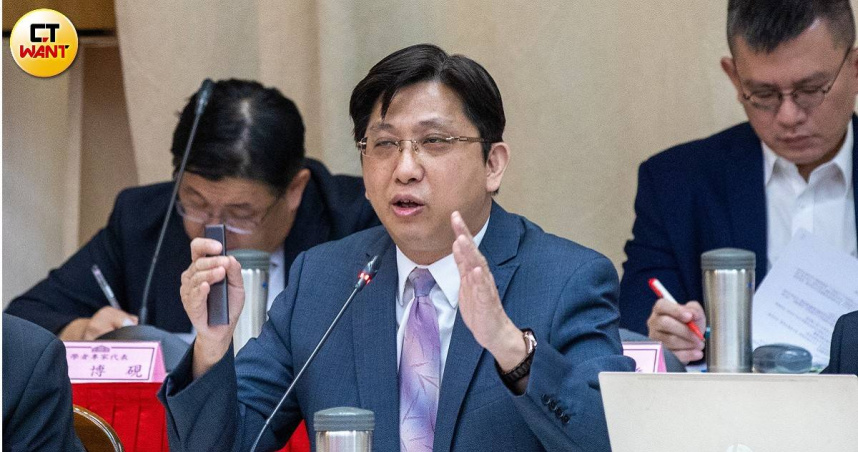 台北大學法律系副教授黃銘輝建議，府方在大法官提名前應積極與立院交換意見，將有助化解人事案政治化。（圖／黃耀徵攝）