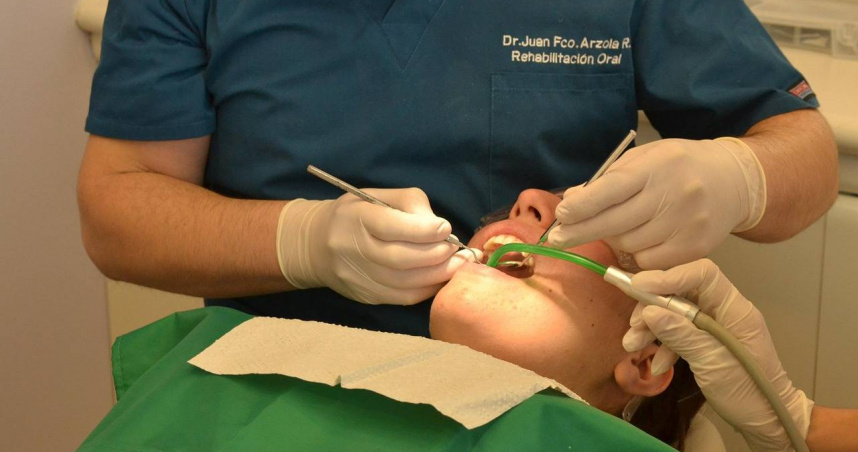 彰化一名男子自稱牙醫開業28年，遭法院判刑。（示意圖／翻攝自pixabay）