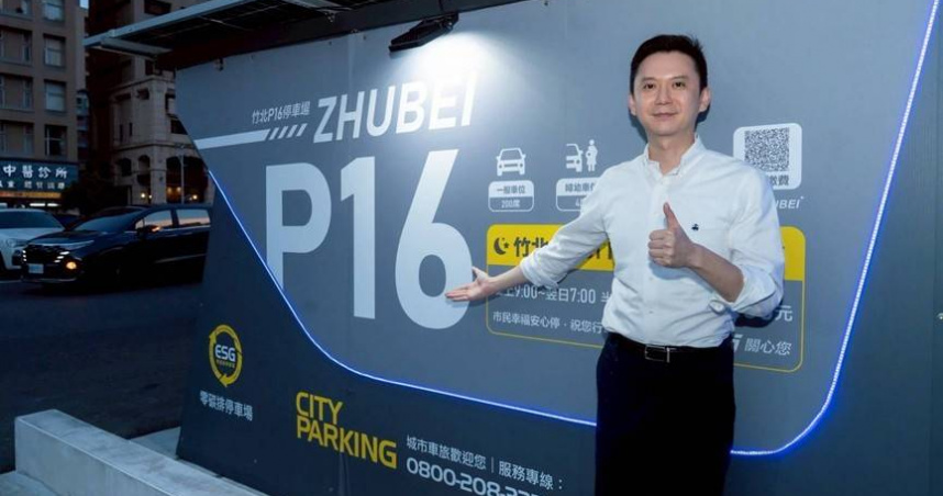 新竹縣竹北市長鄭朝方（圖）指出，重新設計的竹北市管停車場識別系統，有望更直觀地提供民眾停車辨認功能。（圖／翻攝自竹北市公所媒體群組）