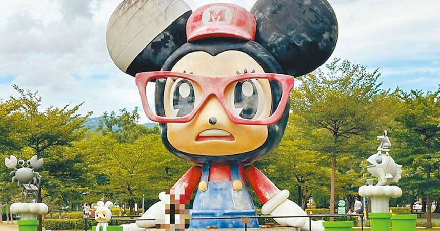 台北市美崙公園入口廣場的「無敵小鼠」外觀已明顯掉漆、褪色，議員張斯綱表示，除破壞美感，若結構有毀損恐怕會危及民眾安全。（圖／台北市議員張斯綱研究室提供／中國時報張珈瑄台北傳真）