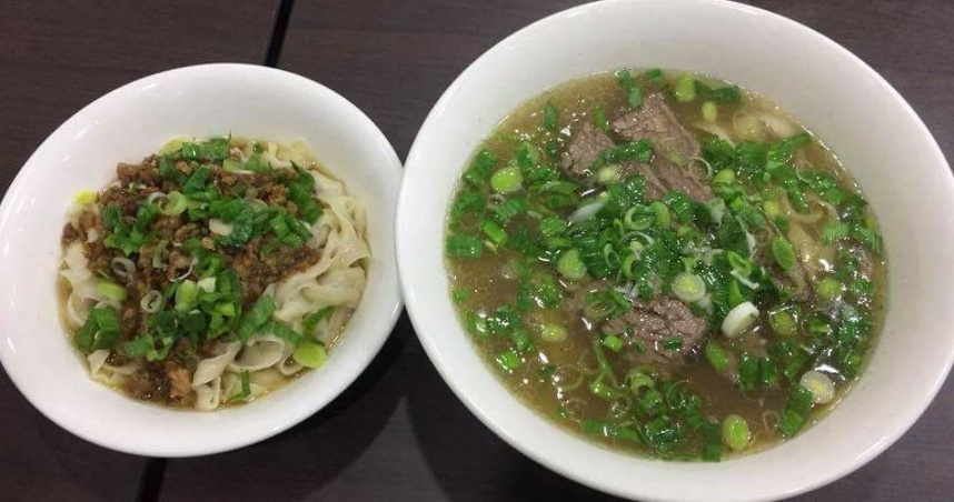 新北市中和區的「蔡家牛肉麵」今年首度獲得必比登推薦，凡開門營業都大排長龍，甚至排隊還不一定能吃到。最近蔡家牛肉麵（圖／翻攝自臉書／蔡家牛肉麵）