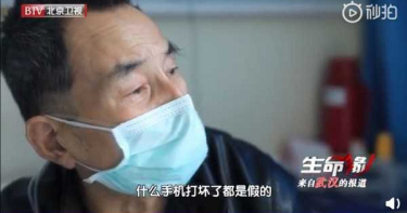 天天詢問老伴狀況!醫騙「她手機壞了」老翁得知殘酷真相…反應超心酸
