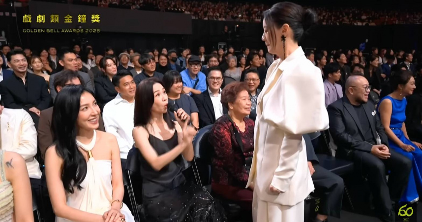 謝盈萱在典禮上與曾寶儀對話笑果十足。（圖／翻攝YouTube／金鐘獎 Golden Bell Awards）