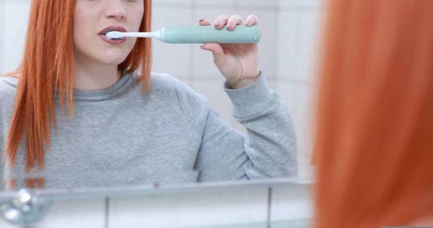 英國有專家點出刷牙4大地雷。（示意圖／Pixabay）