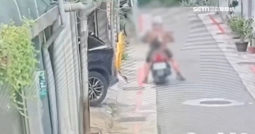 殺人犯張文在在長安東路巷弄內縱火燒車。（圖／三立新聞網）