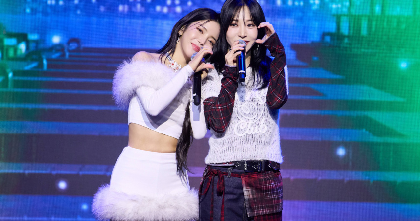 MAMAMOO+頌樂、玟星與粉絲共度聖誕節。（圖／DJB X FU Entertainment提供）