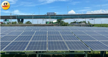 內政部頒布「建築物設置太陽光電發電設備標準」，要求新建、增建或改建達約303坪以上建築物，原則上必須每20平方米設置1kW（千瓦）太陽能板，引起爭議。（圖／CTWANT攝影組）