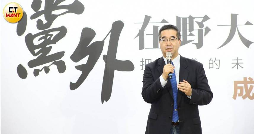 蕭旭岑呼籲，民進黨不要再浪費時間持續意識形態的口水，應該回頭思考如何運用兩岸溝通平臺，為兩岸民眾謀福利。（圖／黃鵬杰攝）