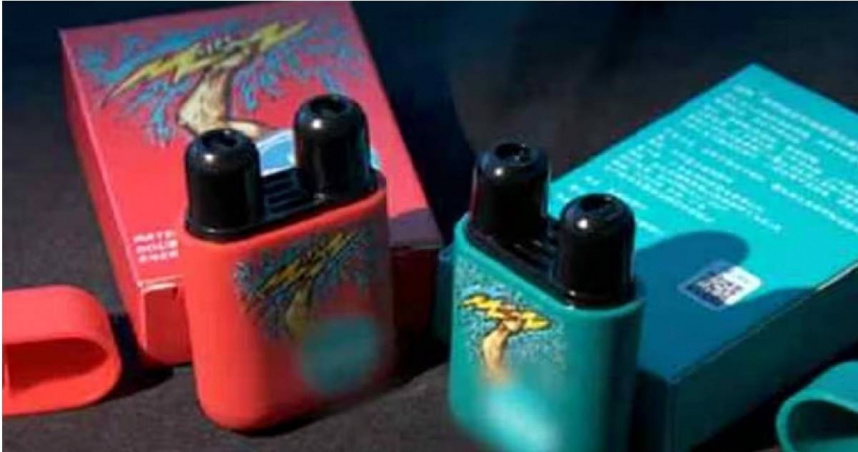 南韓年輕族群間爆紅的鼻腔吸入式能量棒暗藏安全隱患。（圖／韓國消費者院）