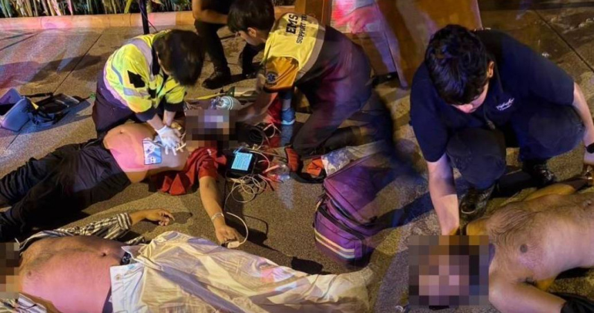 泰國普吉島發生一起離奇事件，有5名印度遊客在當地一間咖啡廳用餐後，其中4人突然暈倒，經緊急搶救後，最終仍有1人死亡。（圖／翻攝自泰網เดลินิวส์）