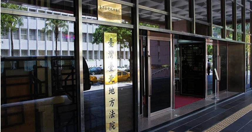 獨／女乘客只顧滑手機摔倒骨折　告公車司機過失傷害判無罪