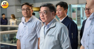 行政院長卓榮泰表示，因應強颱巴威來襲，中央已完成全國防災整備，部署6662名救災人力、2萬8922名國軍待命，並呼籲中央與地方攜手合作，全力守護民眾生命財產安全。（圖／周志龍攝）